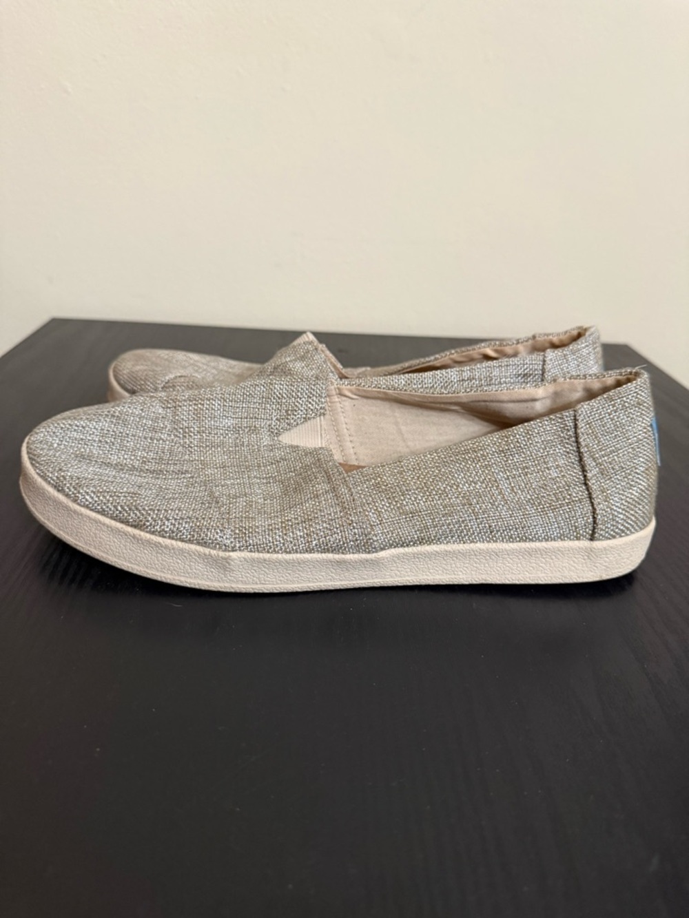 TOMS SIZE 9.5 BEIGE LINEN CANVAS SLIP ON ROUND TOE COMFORT WALKING SHOES AVALON - Picture 4 of 7